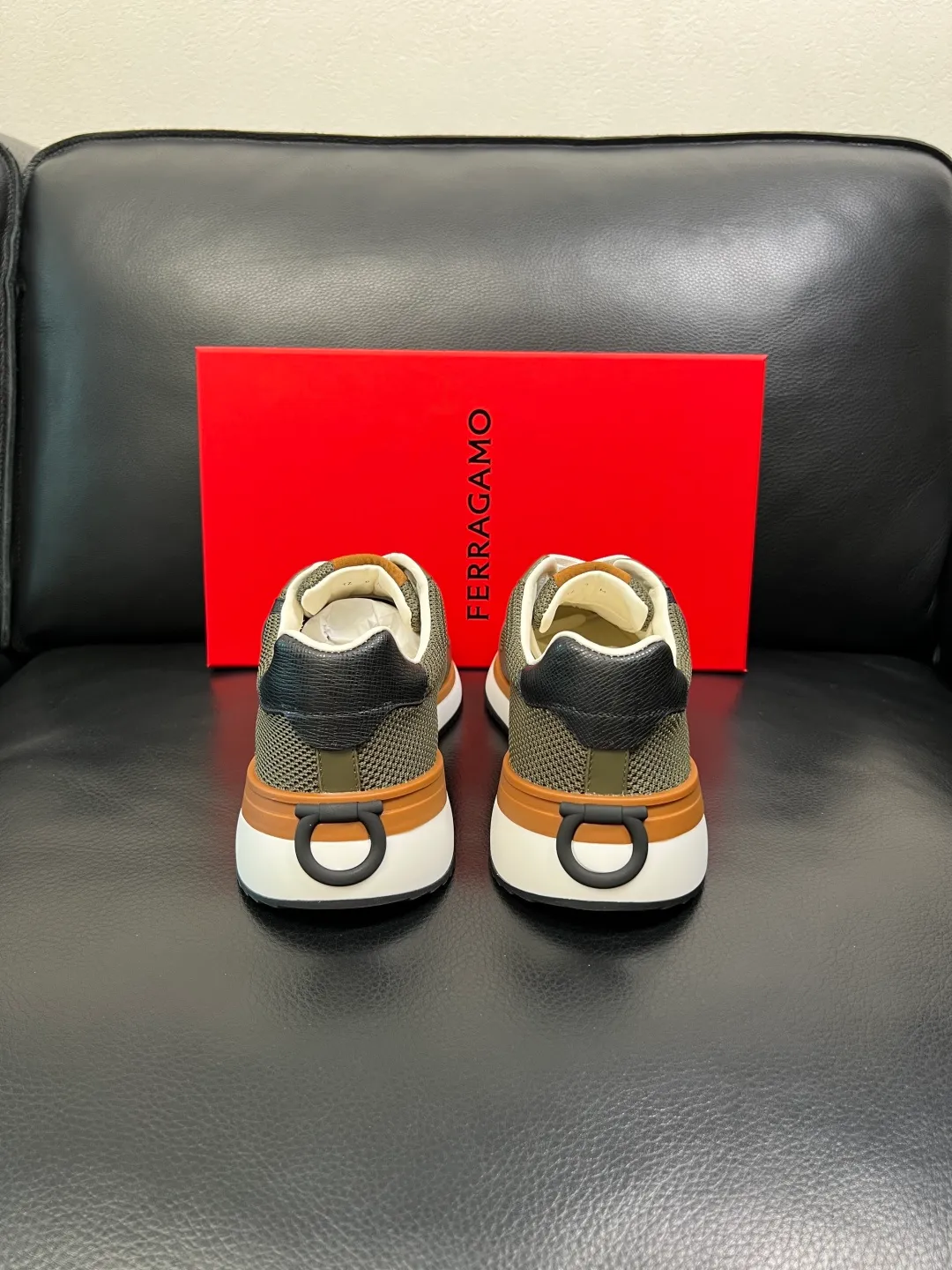 Men's shoes 💰820 Ferragamo High-quality top craftsmanship Ferragamo counters sell original factory configuration, imported original cowhide from Italy, imported water-dyed cow lining, soles: original factory special original soles are super comfortable, original factory and single goods, welcome to compare at the same time at the counter, code number 38-44 (customized 45 46)